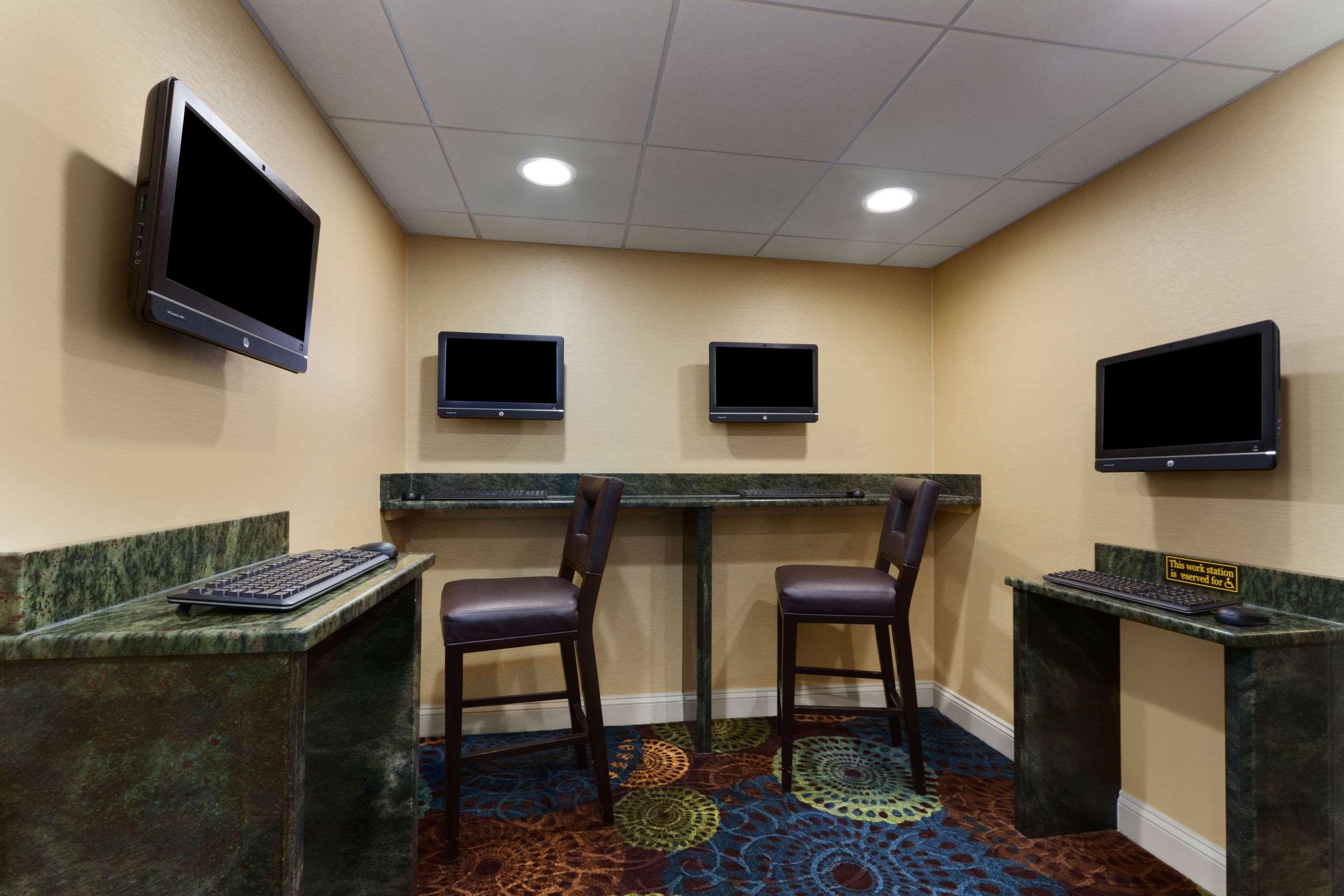 Comfort Inn & Suites Glen Mills - West Chester Экстерьер фото