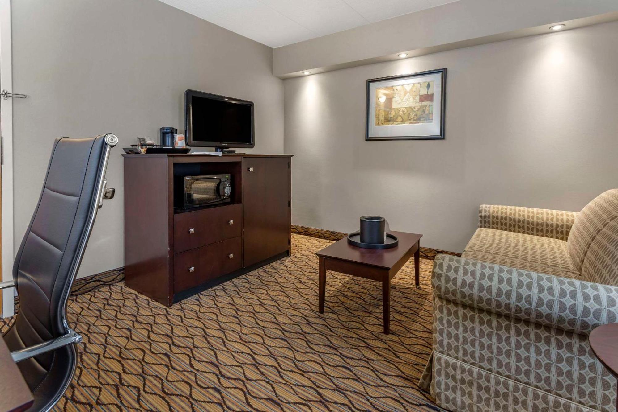 Comfort Inn & Suites Glen Mills - West Chester Экстерьер фото